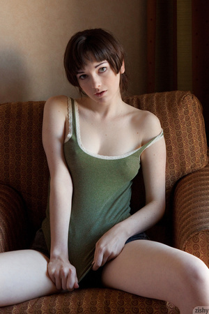 Cute freshie in a green top with her nip - Picture 3