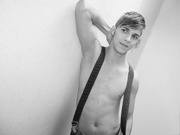 18 yo brunette Louie willing to perform: Close Up, Dancing, Fingering.