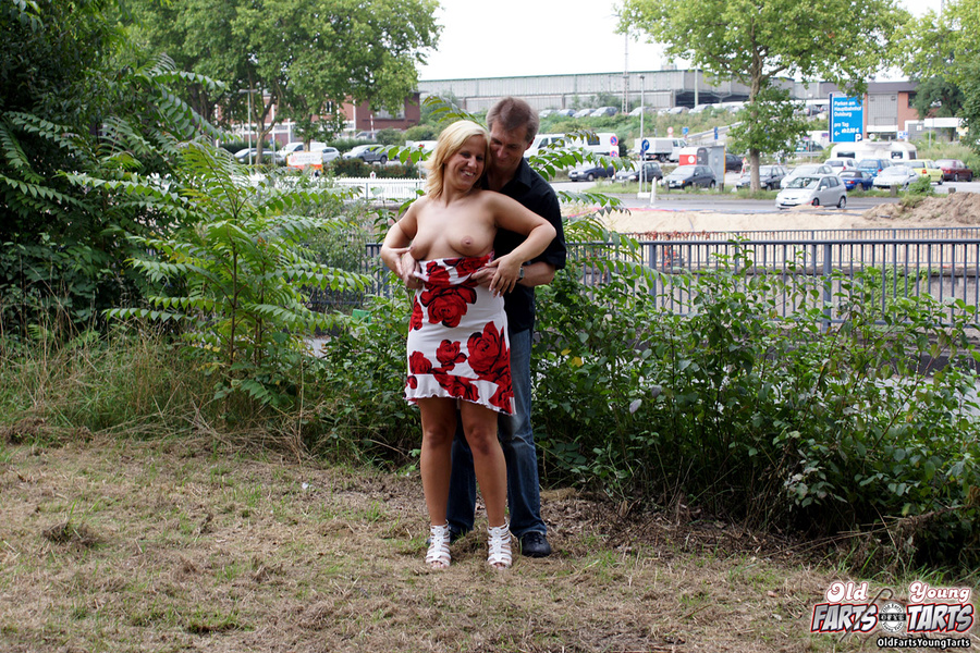 Pretty mary sucking a very old senior stiff - XXX Dessert - Picture 3