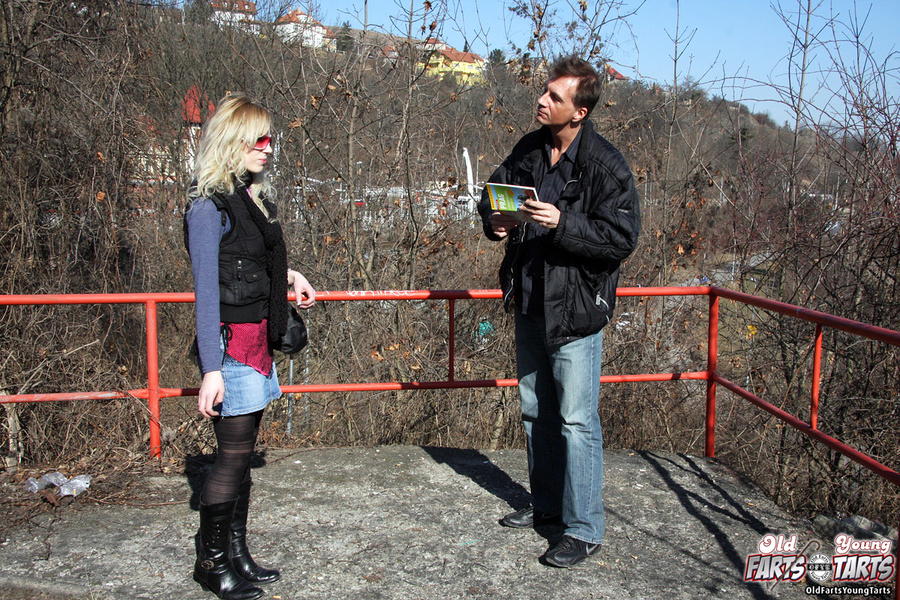 Horny daring teenager sucks senior cock har - XXX Dessert - Picture 1