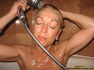 Pretty granny loves cock sucking and doe - Picture 8