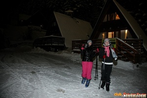 Hot ski girls finish their run with stea - Picture 2