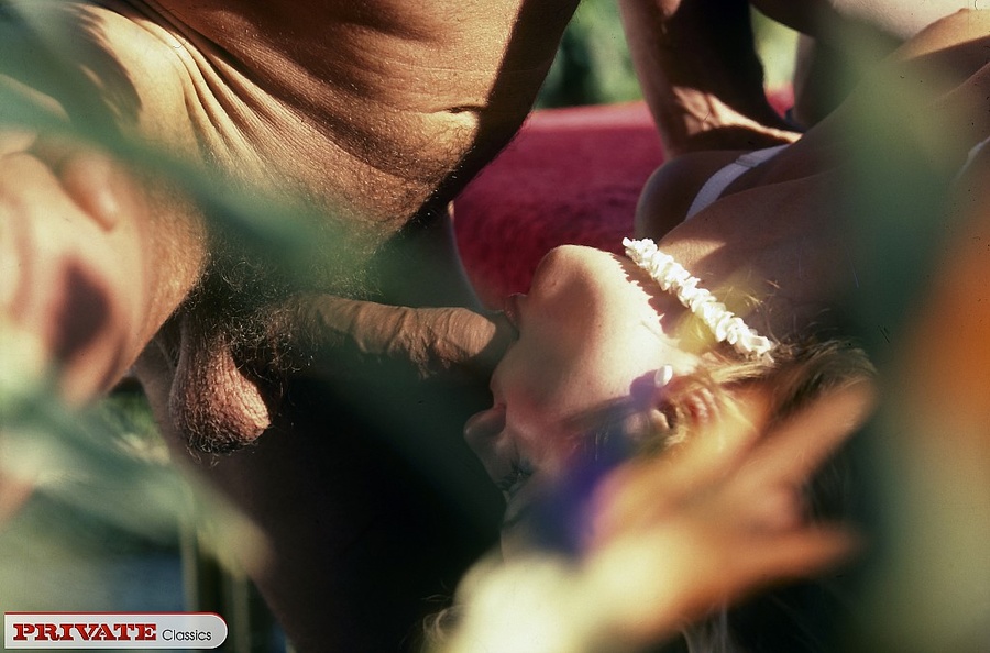 Retro tasty pussy doesnt seem to get enough - XXX Dessert - Picture 11