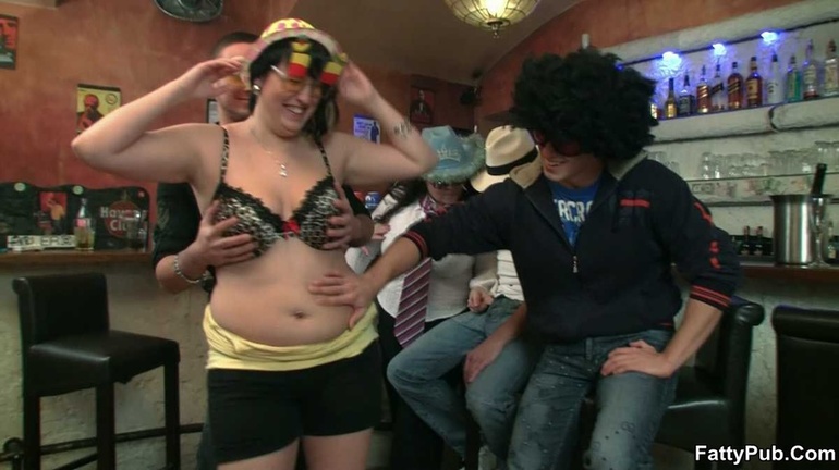 Three horny fat girls in fancy hats and glasses give - Picture 3