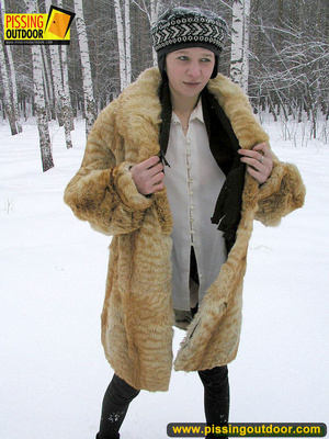 Cute white teen in fur coat, shirt and pantyhose takes an piss in the snow - Picture 18