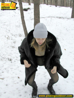 Pregnant young teen in jacket and pantyhose releases a stream of piss in the snow - Picture 3