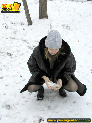 Pregnant young teen in jacket and pantyhose releases a stream of piss in the snow - Picture 4