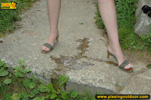 Girl taking a walk decides to strip off to piss on a concrete part of the road - Picture 12