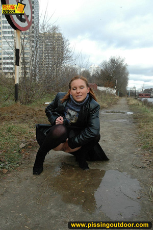 Pretty babe in black leather and stockings stop on road to piss outdoor on asphalt - Picture 13