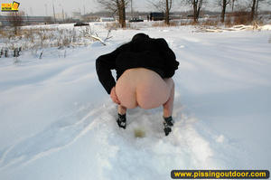 Lady in black coat and hat expose seductive ass and sprays hot pee on snow - Picture 8