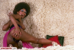Retro ebony showing you her pussy and he - Picture 12