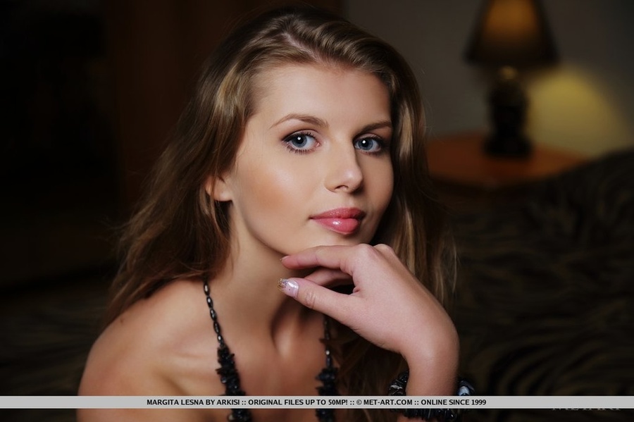 Tall happy pretty damsel smiles as she drop - XXX Dessert - Picture 1