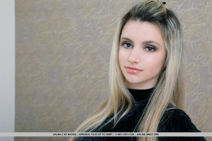 Beautiful sexy model with pretty legs model - XXX Dessert - Picture 3