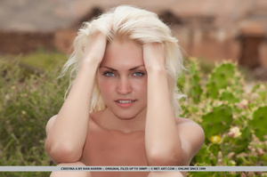 Blue eyed blondie shows that desert summ - Picture 18