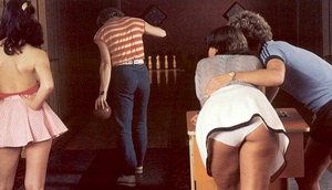 Four eighties bowlers having raunchy sex - Picture 1