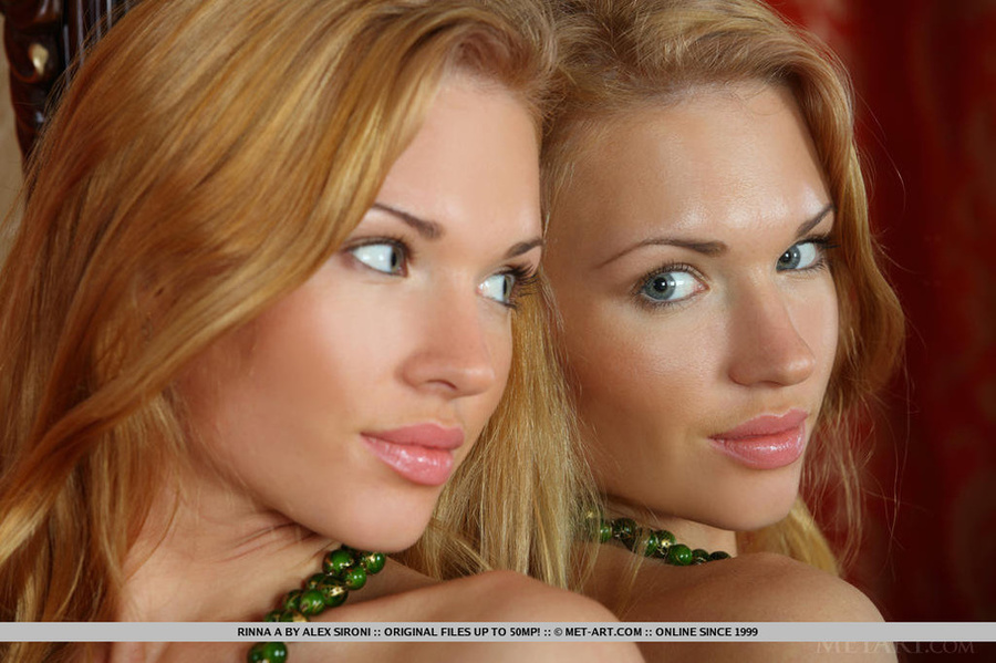 Pouty blond milf shows and ass-up view of h - XXX Dessert - Picture 18