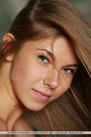 Beautiful dutch teen exposes her swollen - Picture 18