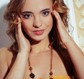 Blue-eyed sexpot spreads her cunt lips wide for all to see