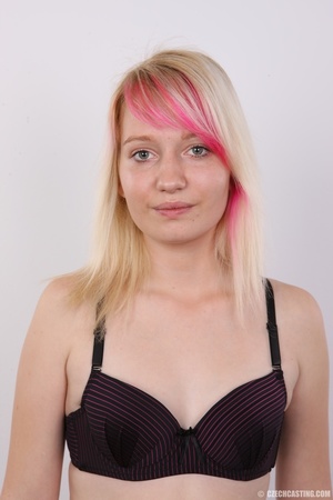 Blonde teen with cute hair tint strips t - Picture 8