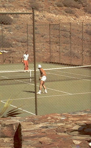 Hairy tennis playing retro ladies fucked - Picture 1