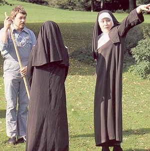 Two slutty retro nuns sharing the garden - Picture 3