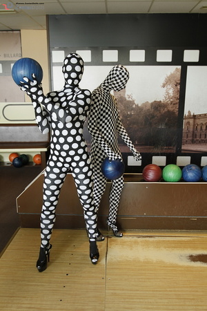 Two black and ping zentai wearing girls  - Picture 2