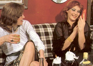 Three hairy seventies lesbians trying ou - XXX Dessert - Picture 4