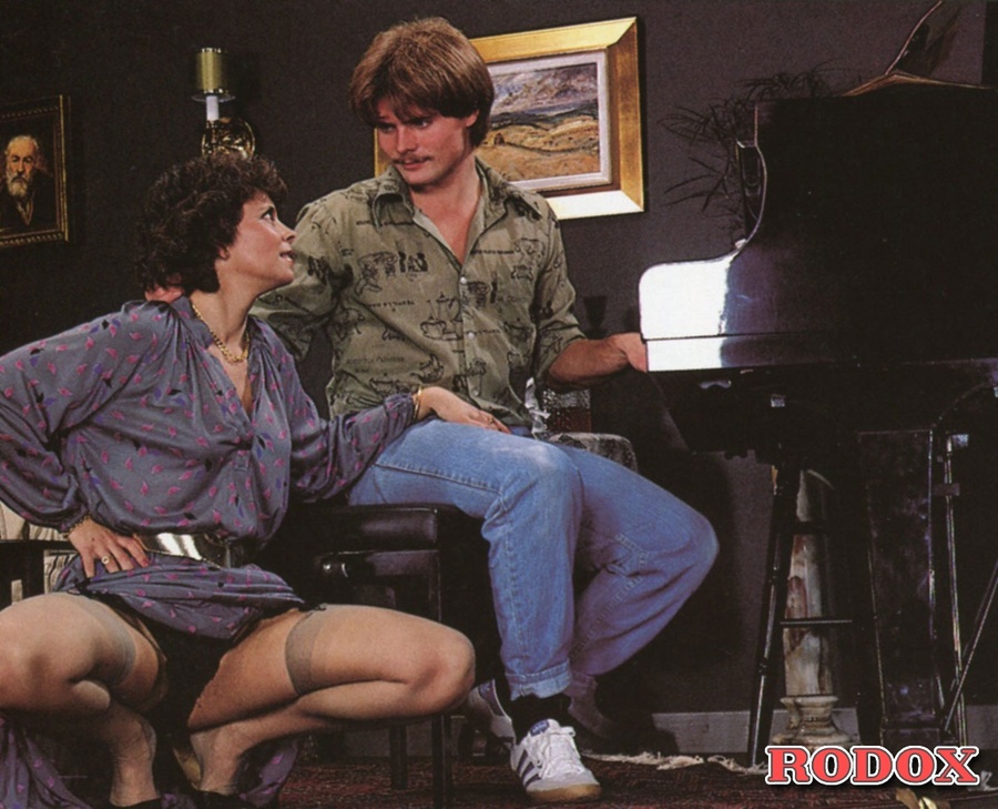 Two hairy hot retro babes love fucking a ho - XXX Dessert - Picture 6