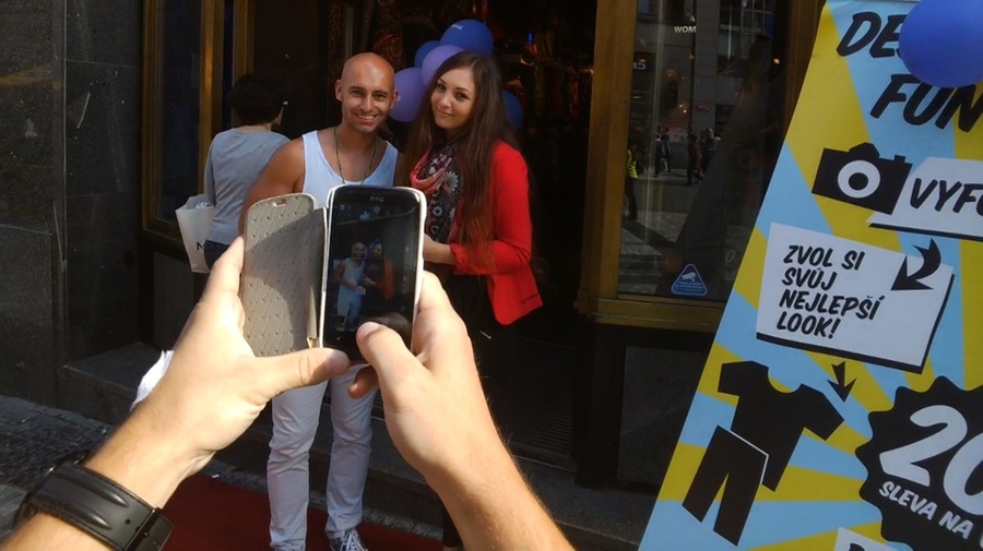 Hot brunette chick spreads her legs for a m - XXX Dessert - Picture 1