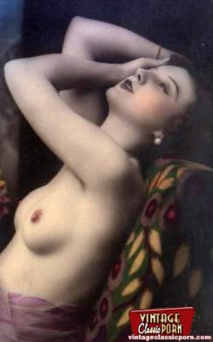 Beautiful vintage naked sweeties posing  - Picture 7