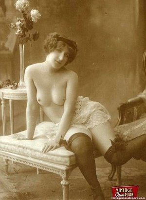 Pretty cute vintage topless girls posing - Picture 3