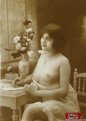 Pretty cute vintage topless girls posing - Picture 8
