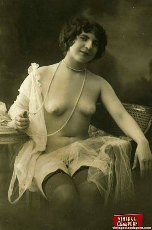 Pretty cute vintage topless girls posing - Picture 9