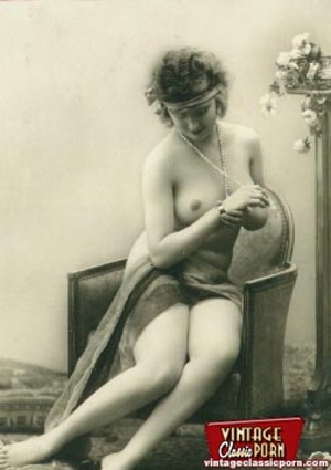 Pretty cute vintage topless girls posing - Picture 12