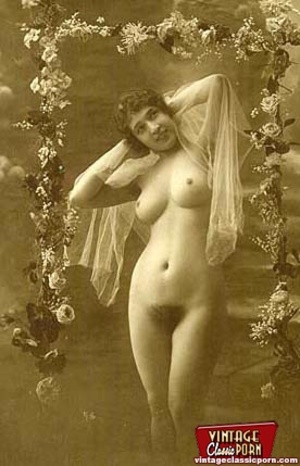 Vintage models showing their pubic hair  - Picture 3