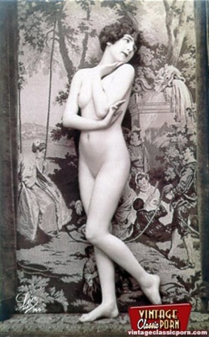 Pretty sexy vintage nudes standing naked - Picture 10