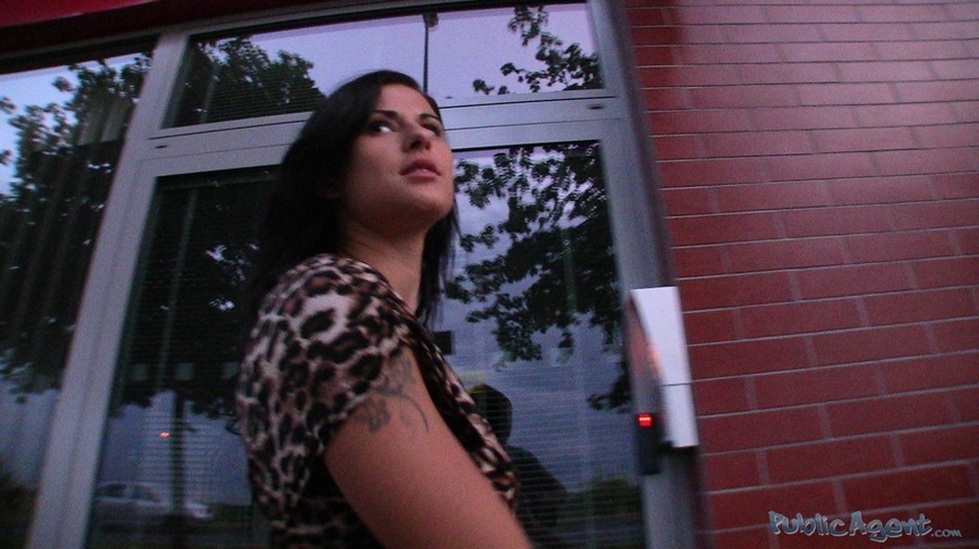 Horny black haired beauty with lusciously b - XXX Dessert - Picture 4