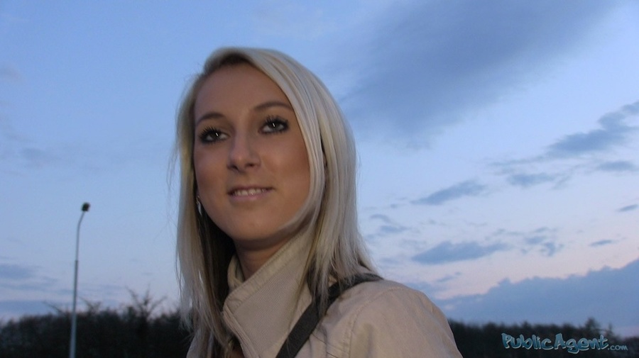 Elegant blonde teen with gorgeously big boo - XXX Dessert - Picture 1