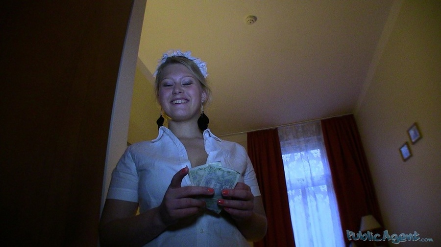 This room service babe gets hardcore fucked - XXX Dessert - Picture 2