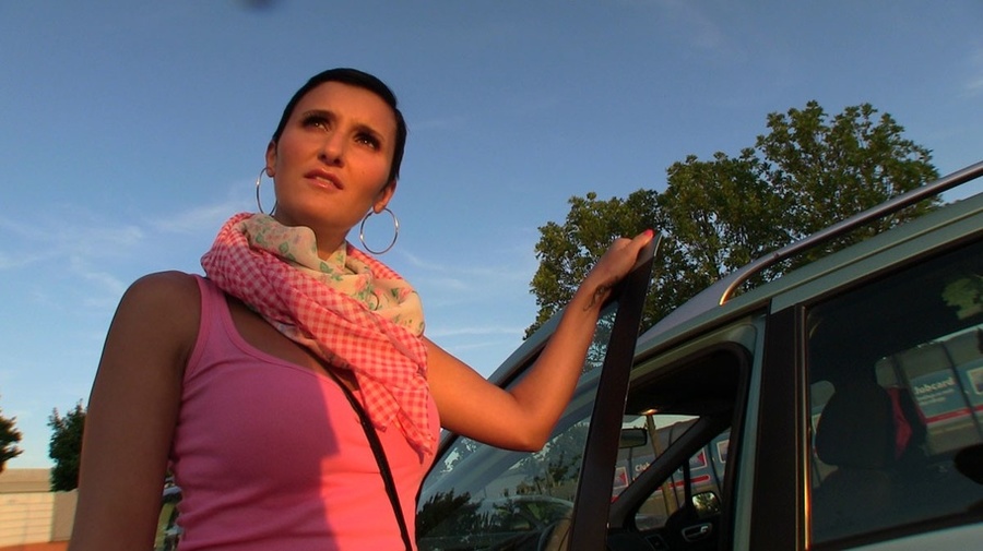 Randy black short haired milf gets her tigh - XXX Dessert - Picture 1