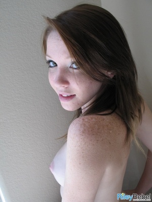Riley Rebel strips off clothes and shows - Picture 16