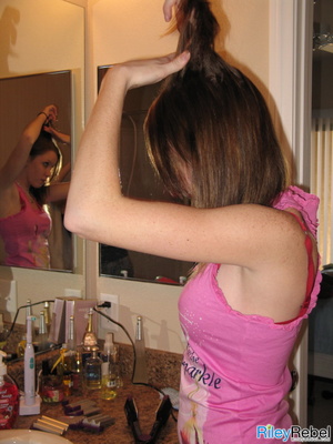 Pretty in pink hottie Riley Rebel fixing - Picture 8