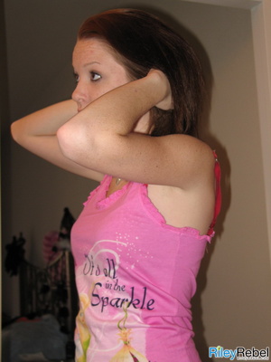 Pretty in pink hottie Riley Rebel fixing - Picture 10