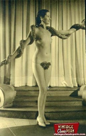 Nearly naked vintage pretty babes posing - XXX Dessert - Picture 11