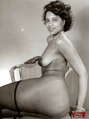 Pretty nude gorgeous vintage models posi - Picture 5