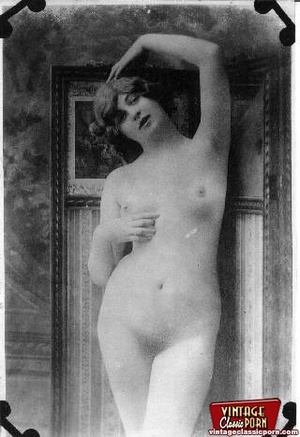 Full frontal vintage nudity chicks posin - Picture 2