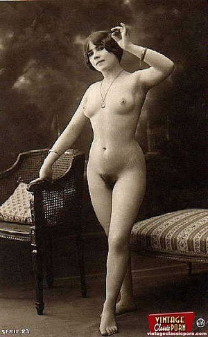 Full frontal vintage nudity chicks posin - Picture 5