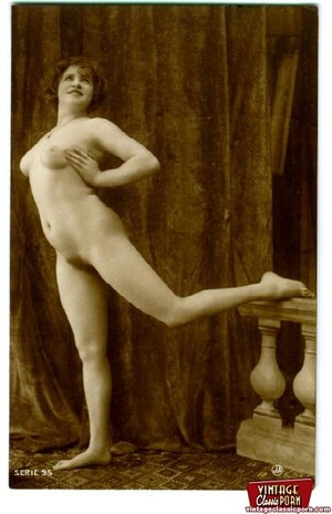 Full frontal vintage nudity chicks posin - Picture 10