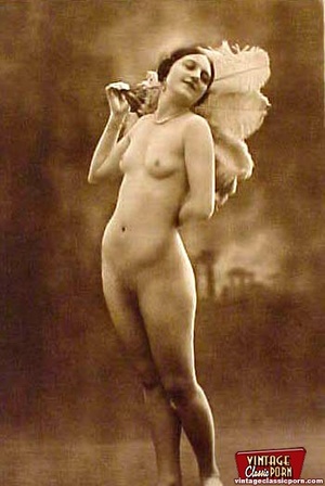 Full frontal vintage nudity chicks posin - Picture 12