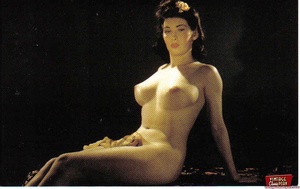 Beautiful vintage chicks standing naked  - Picture 11